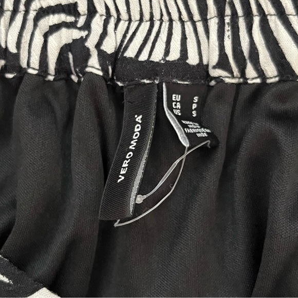 Vero Moda Zebra Patterned Skirt-Elastic Waist-Black/White-Women’s S/Small-Casual - Picture 7 of 10